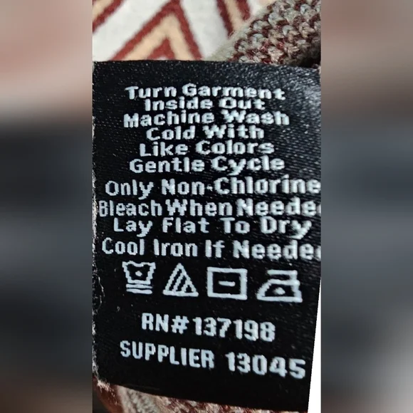 Warner Brothers - Abbott Elementary Sitcom Geometric Patterned Cardigan …​ - Picture 5 of 8